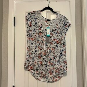 Danielrainn brand, size large. White with blue and orange flowers
